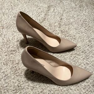 Nine West Women’s pointy toe nude pumps